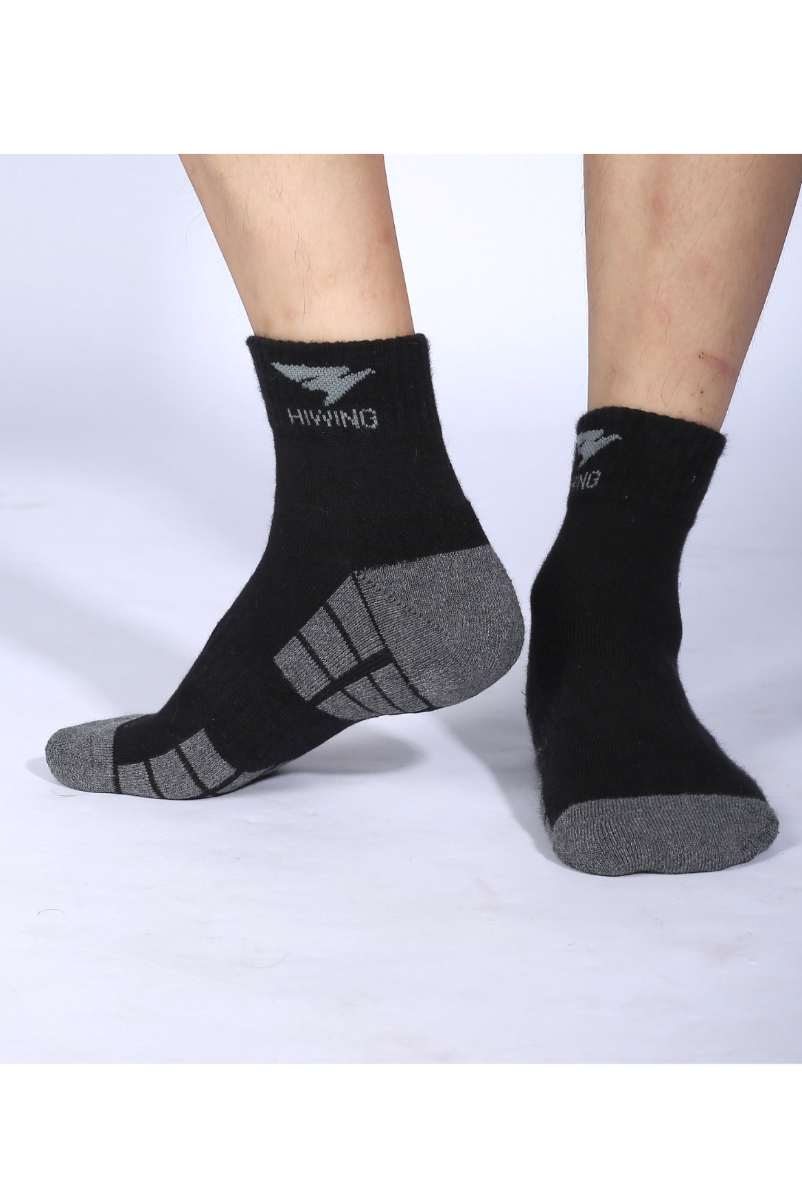 Tất bóng chuyền, tất cầu lông, bóng đá thể thao Hiwing 88 màu đen chính hãng