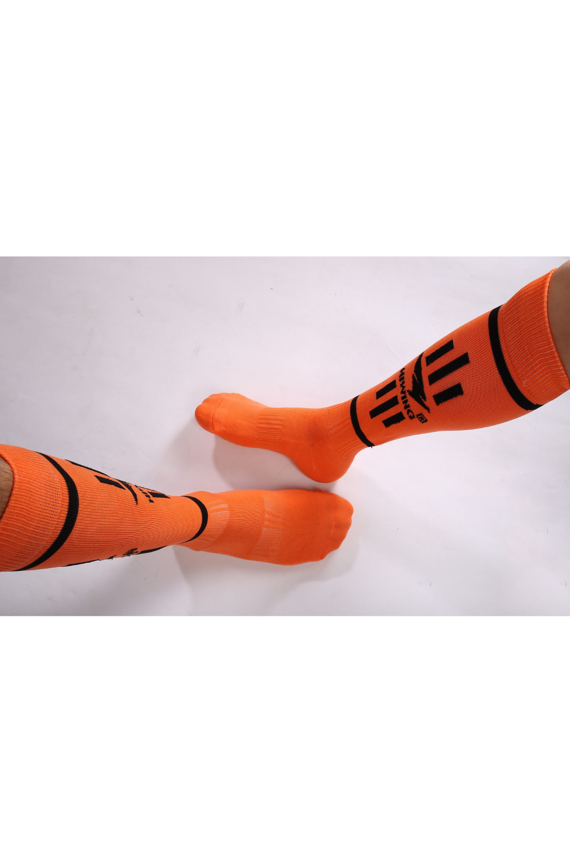 Tất bóng chuyền, tất cầu lông, bóng đá thể thao Hiwing màu cam chính hãng