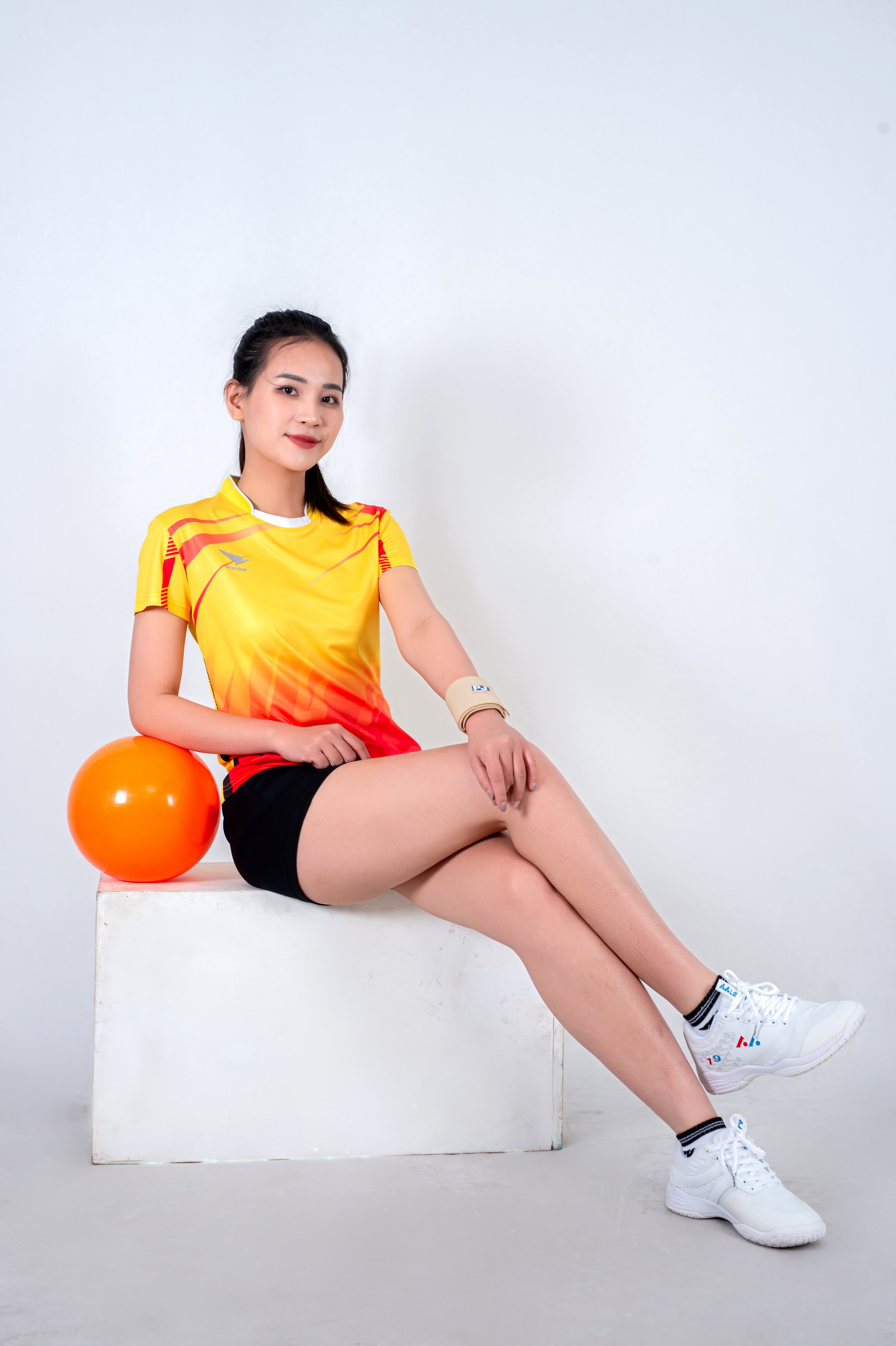 Áo bóng chuyền Nữ Hiwing Super 1 màu Vàng