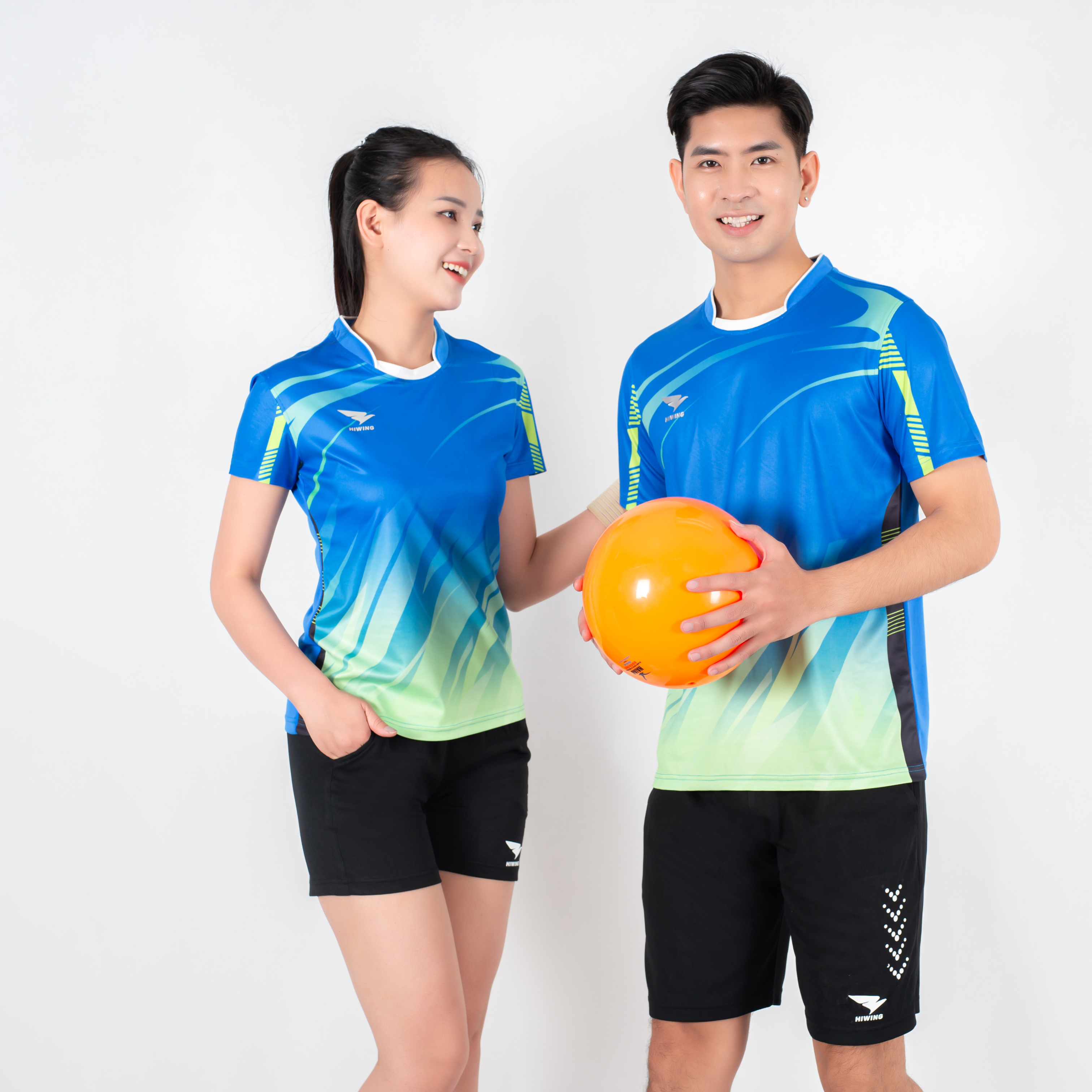 Áo bóng chuyền nam nữ chính hãng giá rẻ. Chiết khấu lên đến 40%