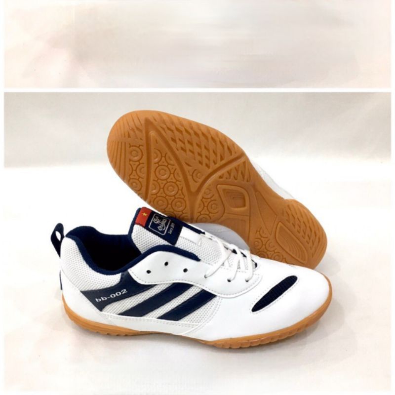 Giày cầu lông thương hiệu Việt